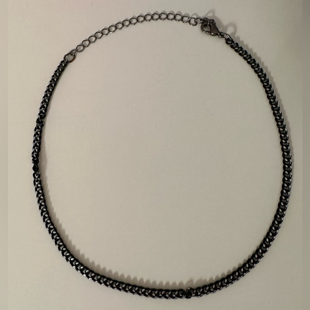 Black and Silver Detailed Adjustable Chain Necklace.